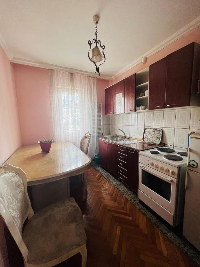 Guest House Velania Pristina Exterior foto